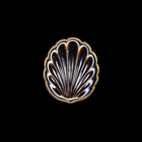 A Large Victorian gold ring set with a banded agate shell.